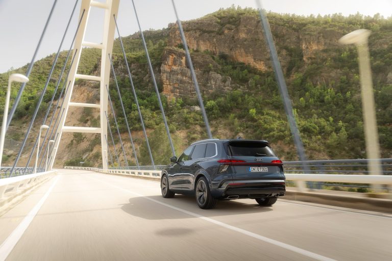 Range Rover PHEV vs los colosos alemanes: la batalla por el SUV de lujo con etiqueta 0