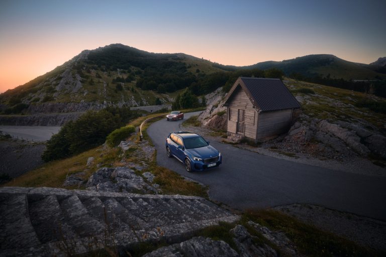 BMW iX1 vs Audi Q4 e-tron: el clásico duelo bávaro reabierto en el SUV eléctrico premium compacto