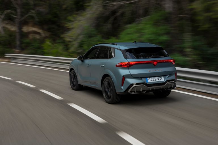 Cómo elegir un SUV PHEV para ciudad en 2026 si haces menos de 40 km al día: autonomía útil, potencia AC y coste real Cómo elegir un SUV PHEV para ciudad en 2026 si haces menos de 40 km al día: autonomía útil, potencia AC y cost
