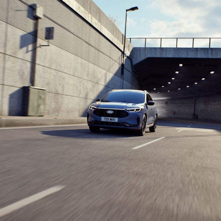 Ford Kuga PHEV vs Renault Rafale E-Tech: el americano veterano contra el francés recién llegado en el SUV-C en
