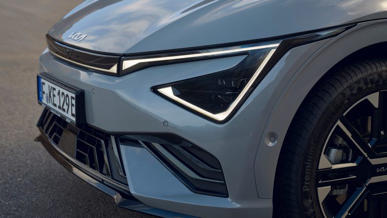Kia EV6 vs Tesla Model Y: el coreano de los 500 km contra el rey americano del SUV eléctrico