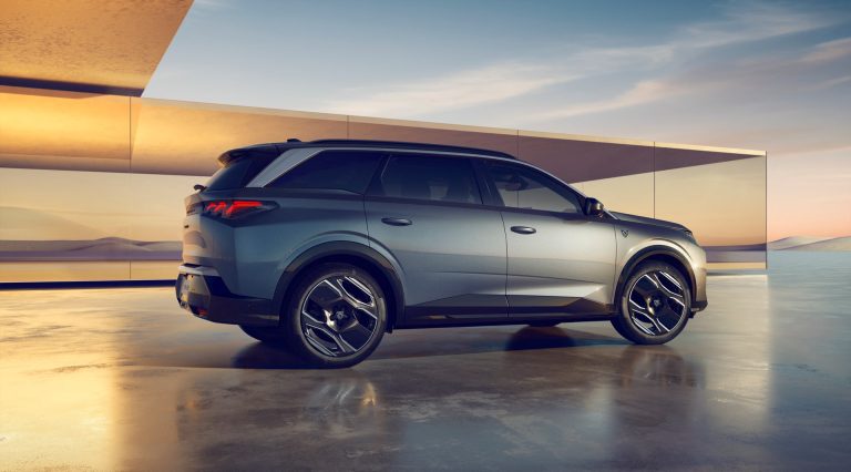 Review del Peugeot 5008: el SUV de 7 plazas que apuesta por el i-Cockpit panorámico como arma tecnológica Review del Peugeot 5008: el SUV de 7 plazas que apuesta por el i-Cockpit panorámico como arma tecnológica