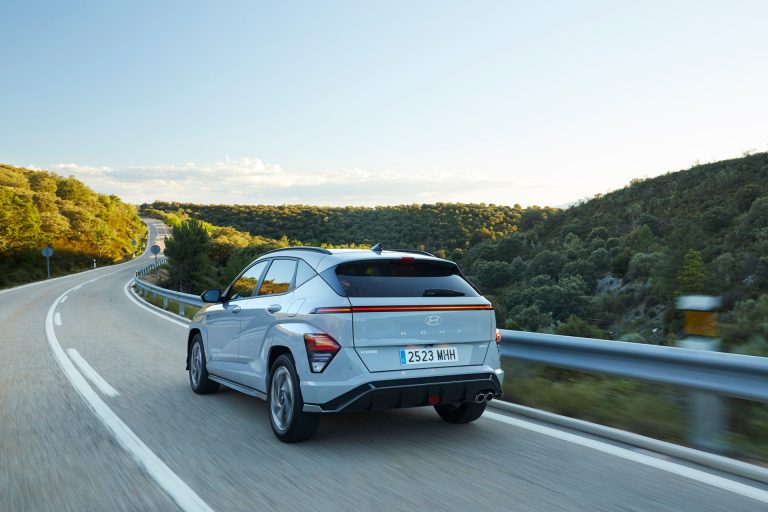 Toyota Yaris Cross vs Hyundai Kona Hybrid: el pulso del SUV-B híbrido racional se decide bajo los 28.000 euros
