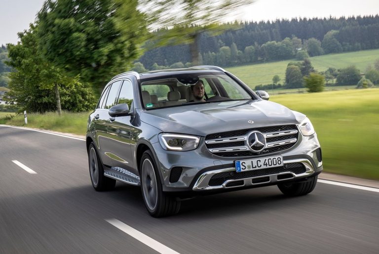 Mercedes-Benz GLC vs BMW X3: la rivalidad tecnológica del SUV-D premium se decide en el MBUX contra el iDrive