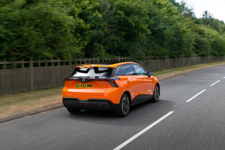 MG4 vs Hyundai IONIQ 5: el asalto chino a precio contra el coreano de referencia en el compacto eléctrico