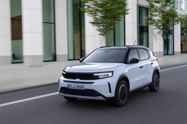 Opel Astra Hybrid vs Citroën C4 X Hybrid: la guerra civil PHEV de Stellantis en el compacto Opel Astra Hybrid vs Citroën C4 X Hybrid: la guerra civil PHEV de Stellantis en el compacto