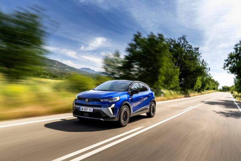 Renault Captur vs Peugeot 2008: la guerra civil francesa del SUV-B híbrido se juega en los detalles Renault Captur vs Peugeot 2008: la guerra civil francesa del SUV-B híbrido se juega en los detalles