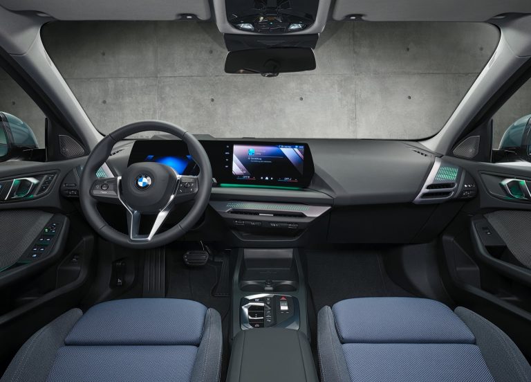 Review del BMW Serie 1 híbrido: el compacto premium bávaro que reivindica la mecánica racional frente al eléctrico Review del BMW Serie 1 híbrido: el compacto premium bávaro que reivindica la mecánica racional frente al eléct
