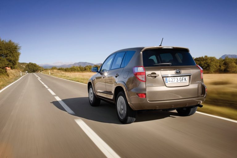 Cómo elegir un SUV PHEV familiar según el uso mixto: rendimiento, consumo real y modos de conducción bajo la l