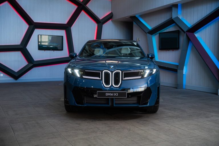 BMW iX3 vs Mercedes-Benz GLC: la nueva generación eléctrica bávara contra el SUV-D premium de Stuttgart BMW iX3 vs Mercedes-Benz GLC: la nueva generación eléctrica bávara contra el SUV-D premium de Stuttgart
