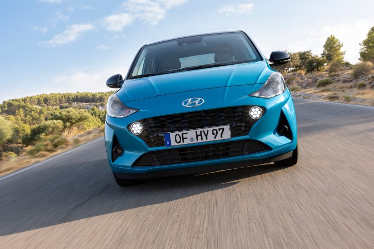 Hyundai i10 vs Toyota Aygo X: el pulso del urbano gasolina más racional por menos de 18.000 euros en 2026 Hyundai i10 vs Toyota Aygo X: el pulso del urbano gasolina más racional por menos de 18.000 euros en 2026