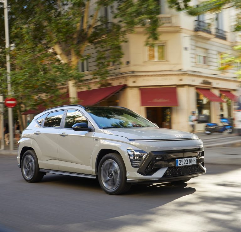 Hyundai Kona Eléctrico vs KIA Niro EV: los dos hermanos coreanos se pelean el SUV-B eléctrico racional bajo lo