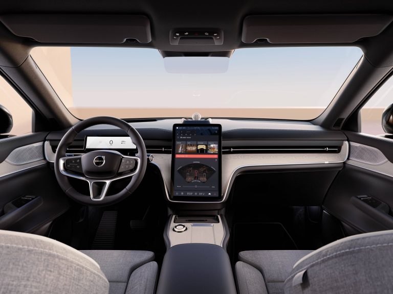Volvo XC90 vs Land Rover Discovery: el pulso del SUV-D híbrido familiar de 7 plazas se libra en el diseño Volvo XC90 vs Land Rover Discovery: el pulso del SUV-D híbrido familiar de 7 plazas se libra en el diseño