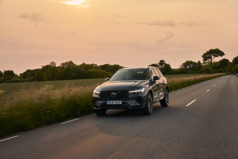 Volvo XC60 T6 Recharge vs Mercedes-Benz GLC 300e: el pulso del SUV-C PHEV premium se decide en la autonomía eléctrica Volvo XC60 T6 Recharge vs Mercedes-Benz GLC 300e: el pulso del SUV-C PHEV premium se decide en la autonomía el